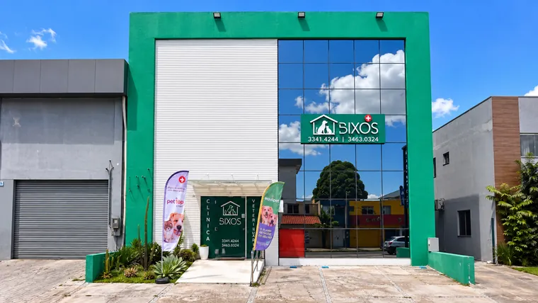 Fachada da Clínica Bixo's Piedade, clínica veterinária 24h em Jaboatão dos Guararapes